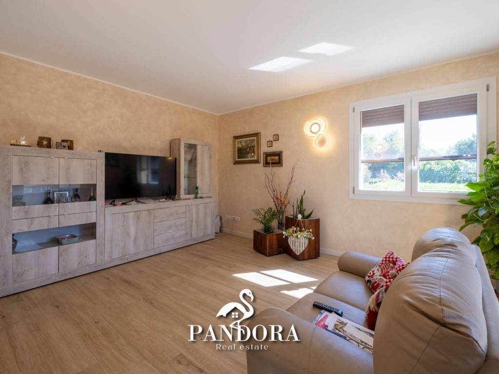 Villa a Cardano al campo in Via Siena, 6 - Foto 4