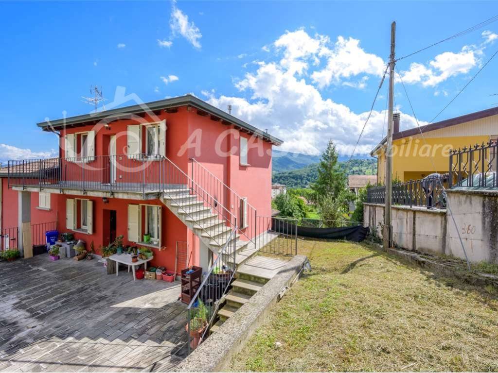 Villa a Borgo val di taro in VIA SANDRO PERTINI, 9 - Foto 2