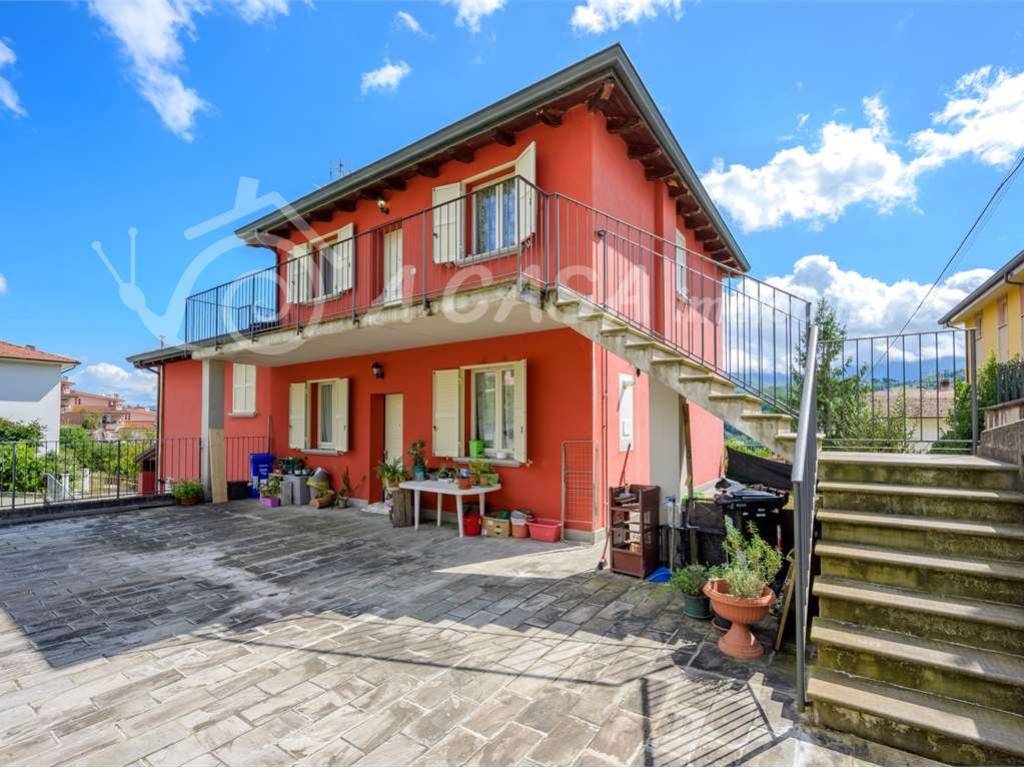 Villa a Borgo val di taro in VIA SANDRO PERTINI, 9 - Foto 3