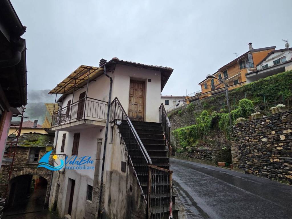 Casa indipendente a Rezzo in Via Roma - Foto 2