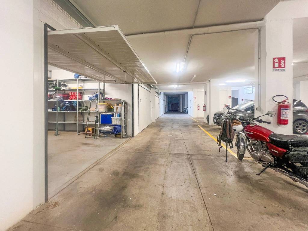 Box / garage a Trieste in Via Costantino Cumano, 7 - Foto 5