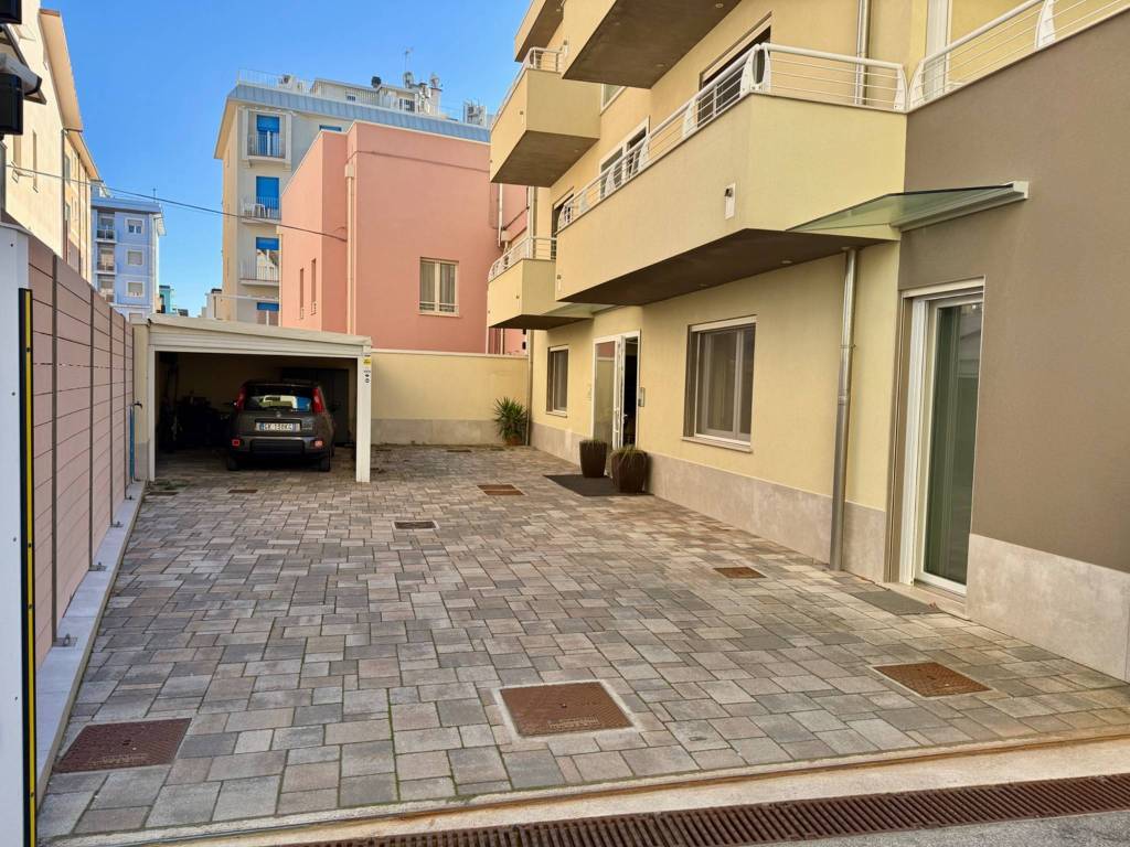 Palazzo / stabile a Rimini - Foto 2