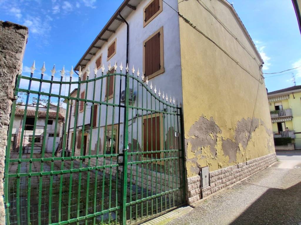 Casa indipendente a Nogarole rocca in Via Feudo - Foto 5