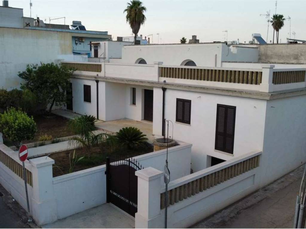 Villa a Taurisano in via Manzoni , 8 - Foto 2