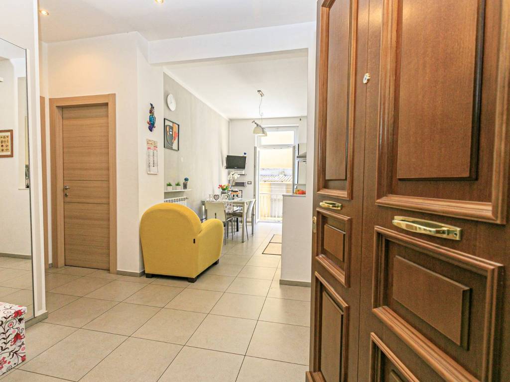 Appartamento a Genova in Via Passo Buole - Foto 2