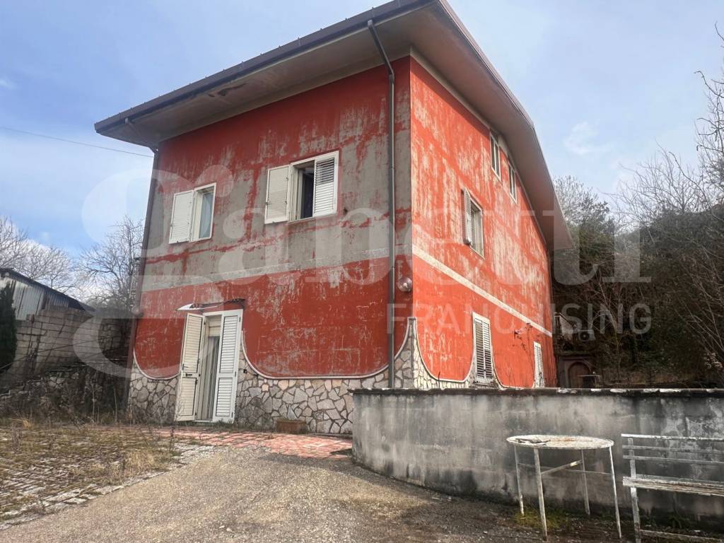 Casa indipendente a Montefalcione in Via Contrada Cataldi, 19 - Foto 2