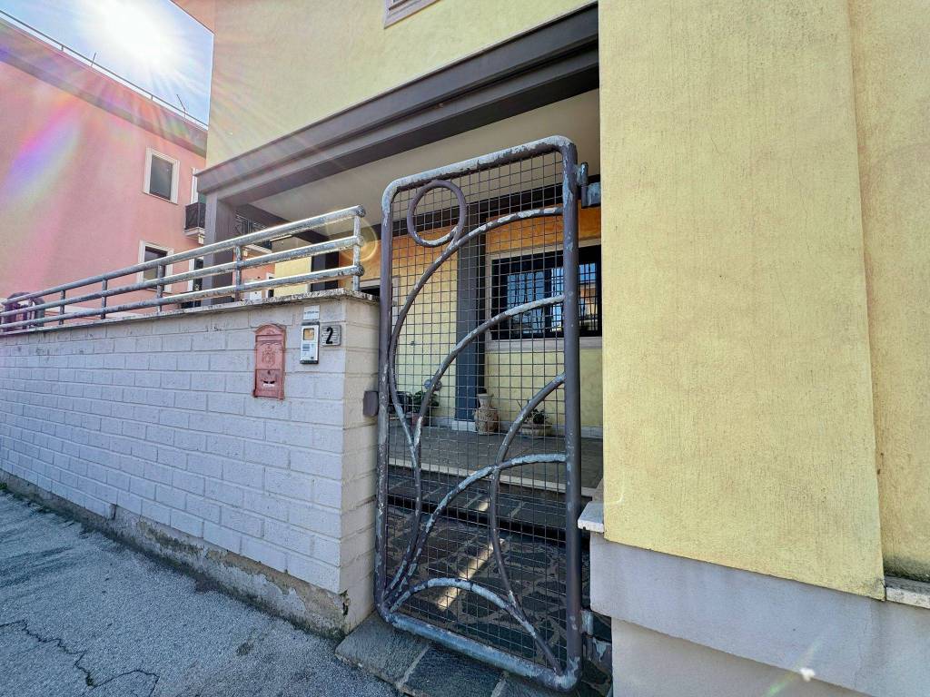 Villa a Aprilia in Via Benvenuto Cellini - Foto 5