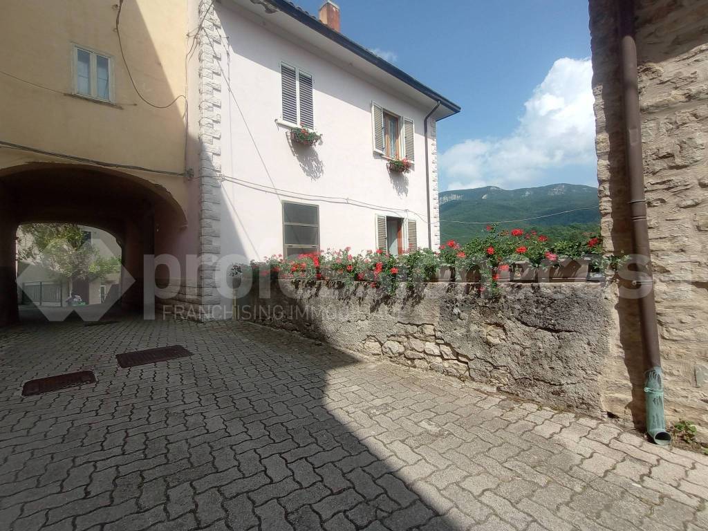 Casa indipendente a Castel del giudice in Via Duca degli Abruzzi, 12 - Foto 2