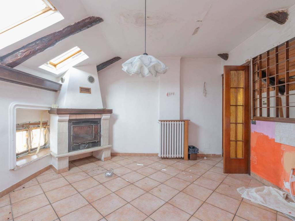 Appartamento a Ciriè in Via Monte Grappa, 22 - Foto 2