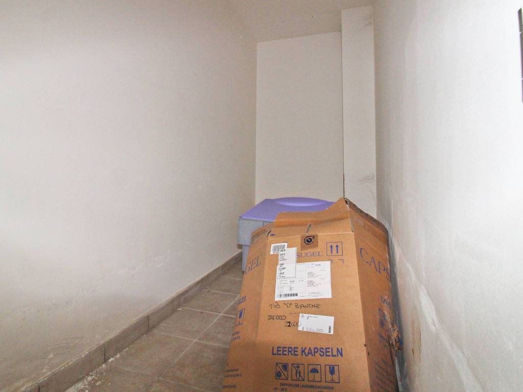 Box / garage a Roseto degli abruzzi in Via Nazionale, 527 - Foto 2