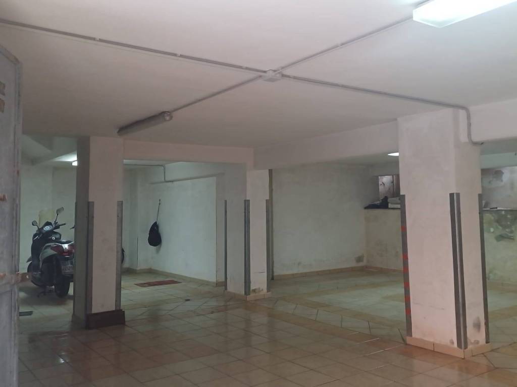 Box / garage a Salerno in Via Madonna Di Fatima S.N.C. - Foto 2