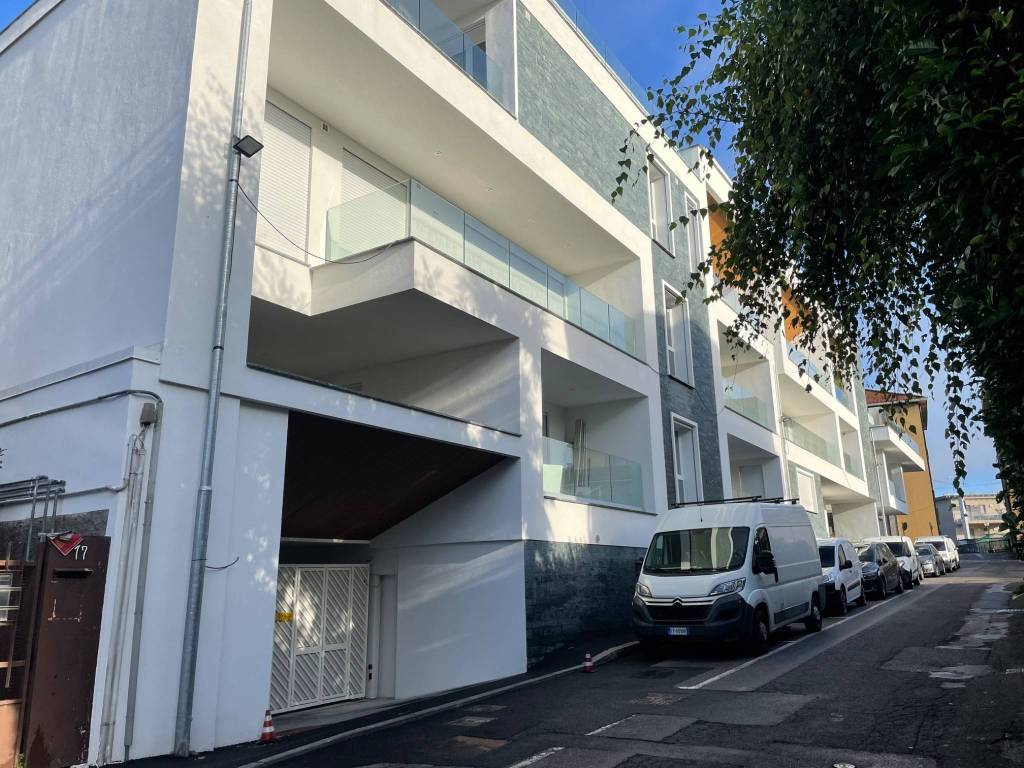 Appartamento a Cantù in Via Francesco Anzani, 19 - Foto 2