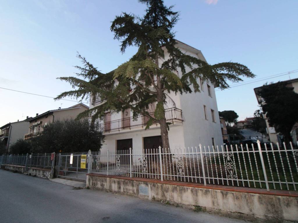 Casa indipendente a Castelbellino in Via Marzabotto, 23 - Foto 3