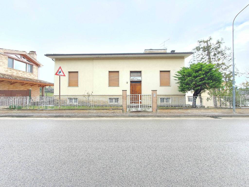 Villa a Montottone in Viale Trieste, 26 - Foto 2