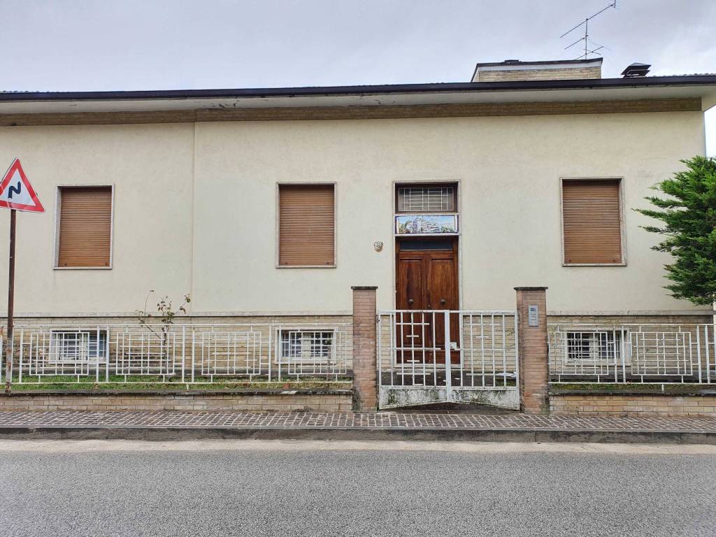 Villa a Montottone in Viale Trieste, 26 - Foto 3