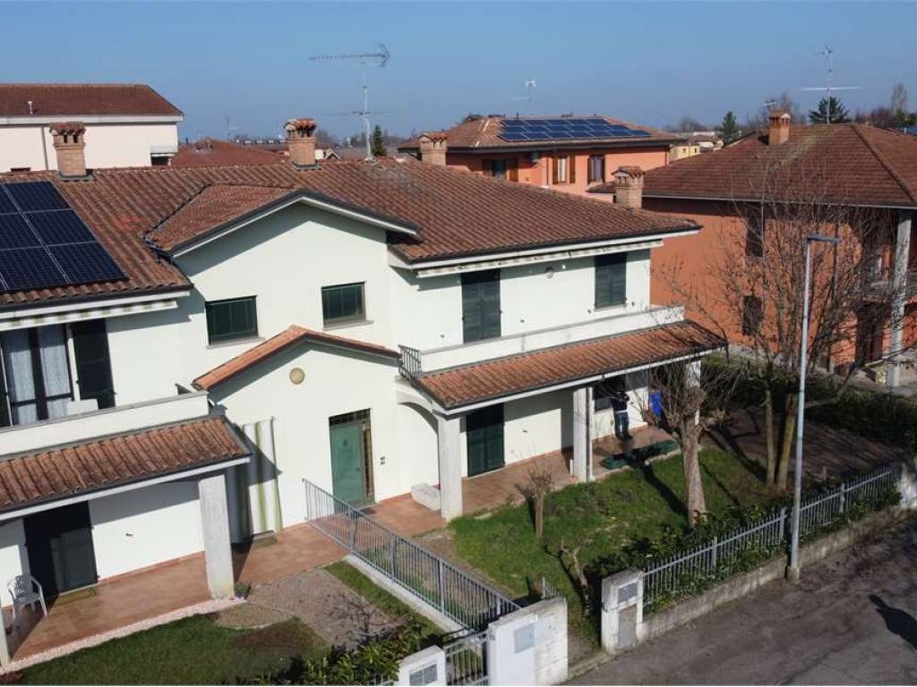 Villa a Soragna in via ferrari, 10 - Foto 2