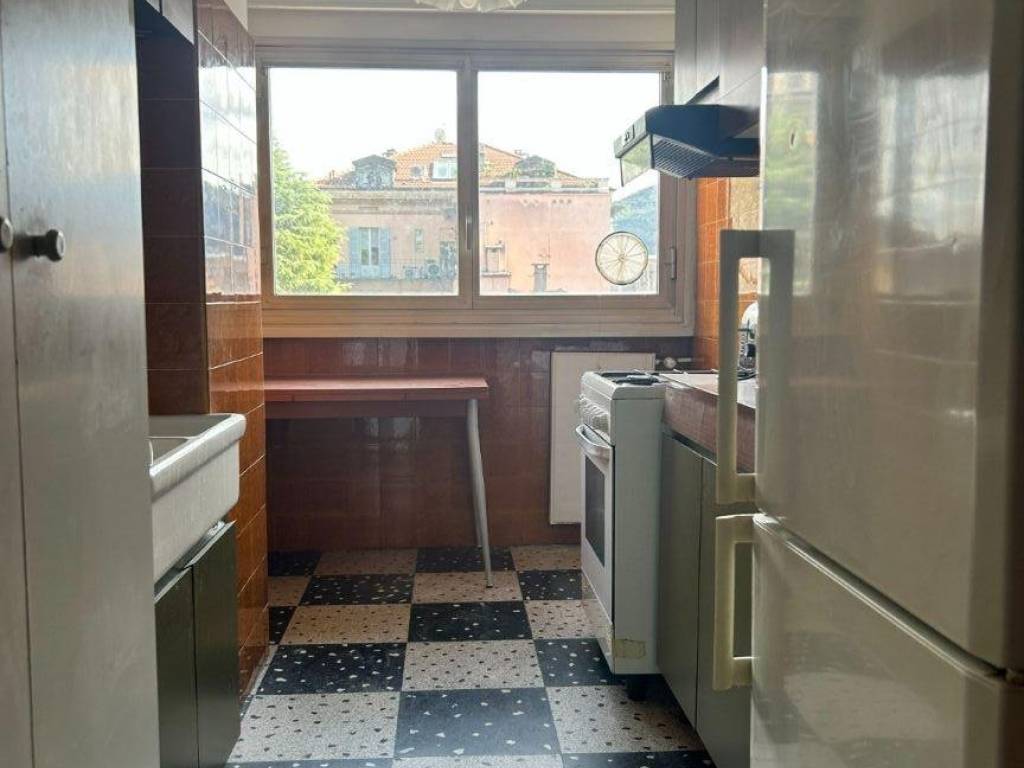 Appartamento a Como in Via Dante Alighieri, 37 - Foto 2