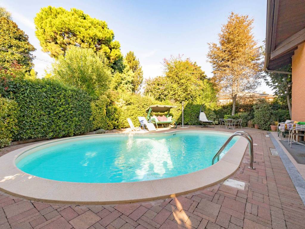 Villa a Caronno pertusella in Via Giuseppe Castelli, 153 - Foto 3