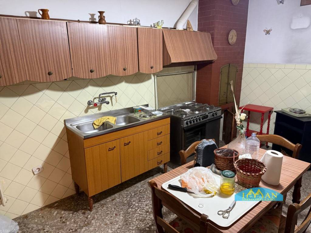 Appartamento a Ceglie messapica in Via San Paolo della Croce - Foto 4