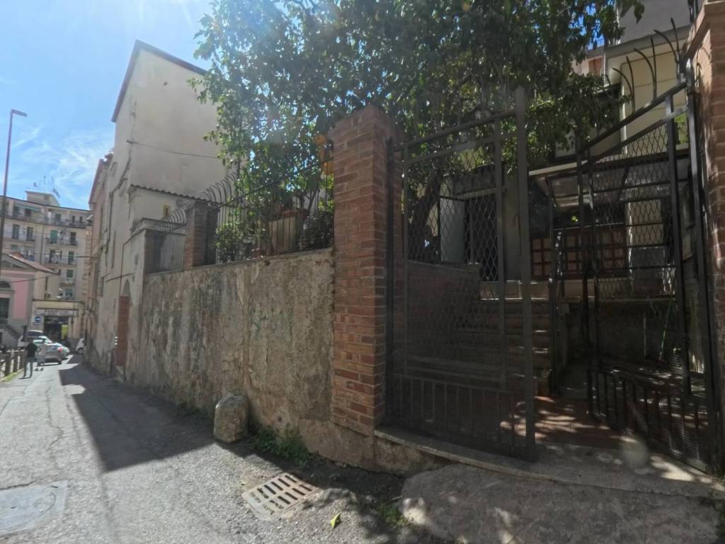 Appartamento a Salerno in Via Raffaele Cavallo - Foto 2