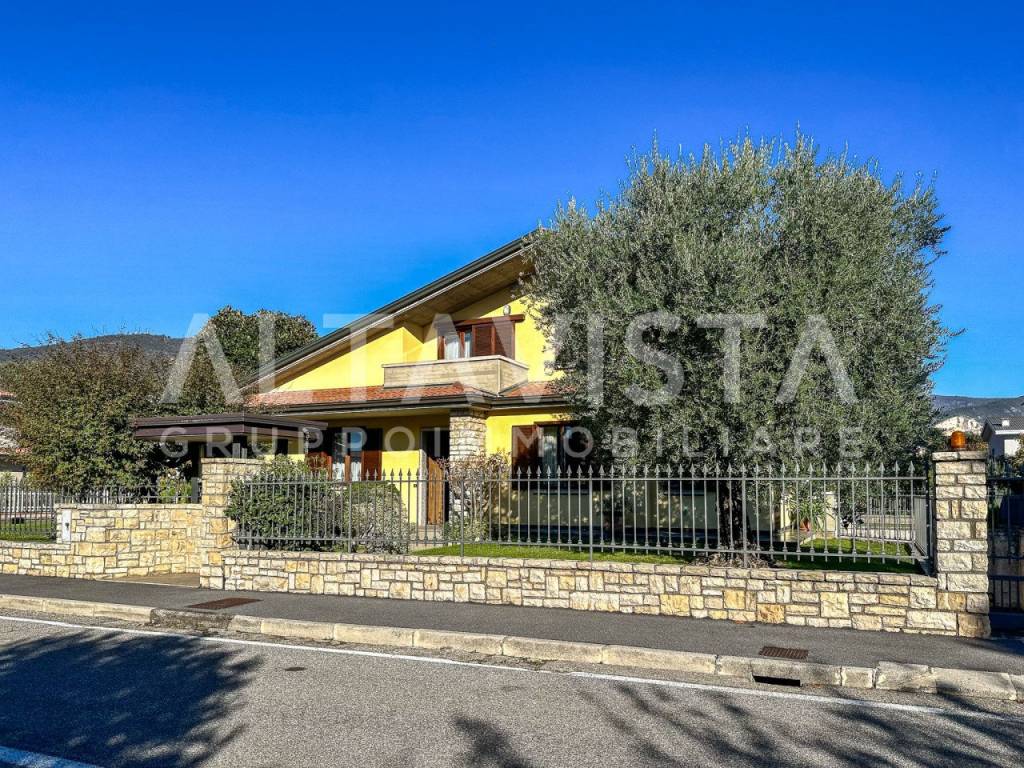 Villa a Rezzato in Via Guido Zadei - Foto 2