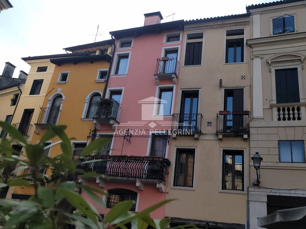 Appartamento a Vicenza in PIAZZA DELEL ERBE - Foto 2