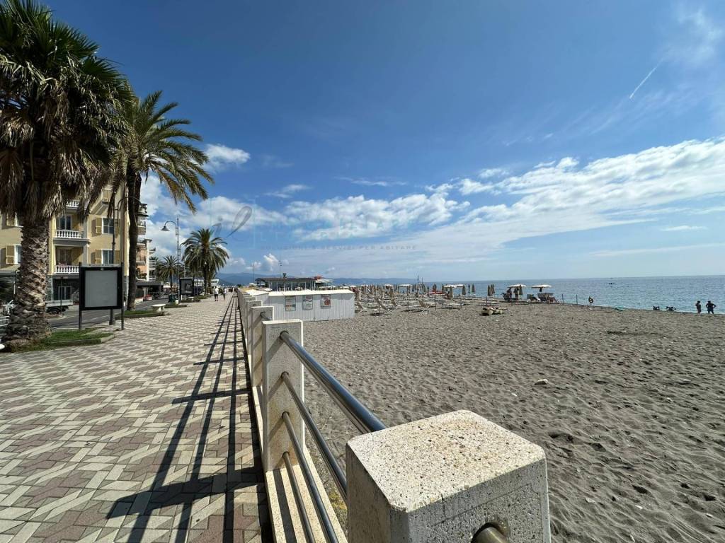 Appartamento a Albenga in viale italia - Foto 2