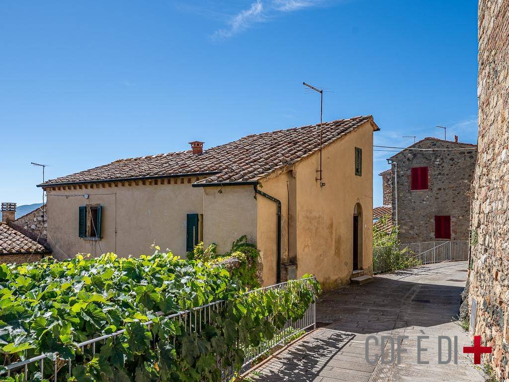 Appartamento a Castelnuovo di val di cecina in Via Maggio - Foto 3