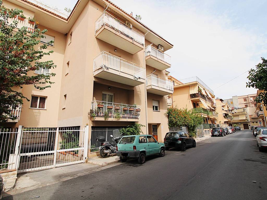 Appartamento a Ficarazzi in Via Ugo La Malfa - Foto 3