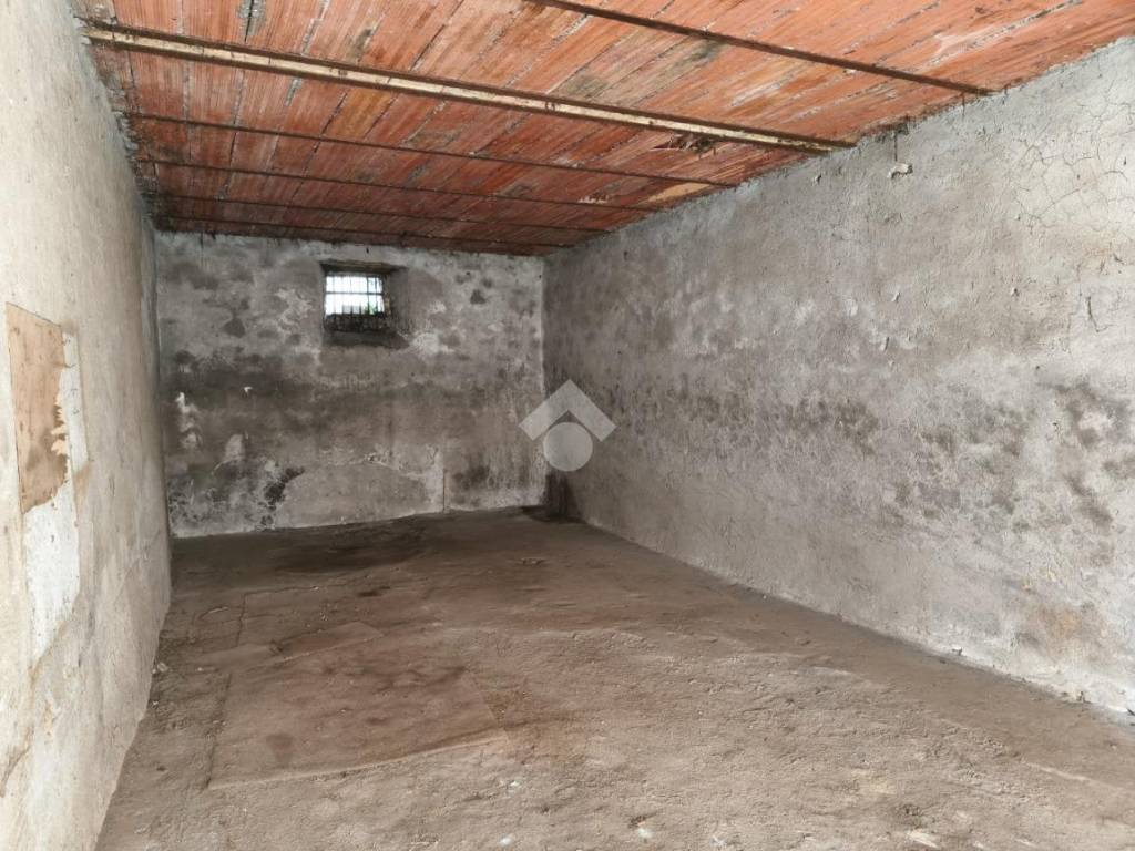 Box / garage a Mentana in VIA B. Croce, 2 - Foto 3