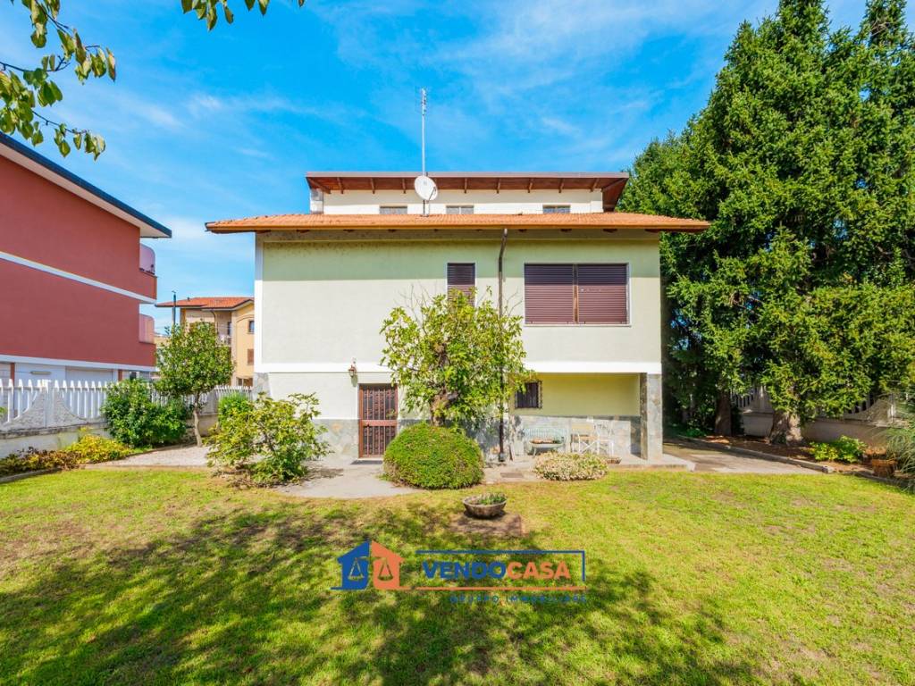 Villa a Leinì in Via Antonio Bertolotti, 10 - Foto 2