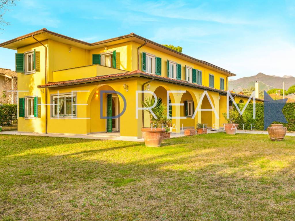 Villa a Forte dei marmi in Via Ludovico Ariosto, 27 - Foto 3