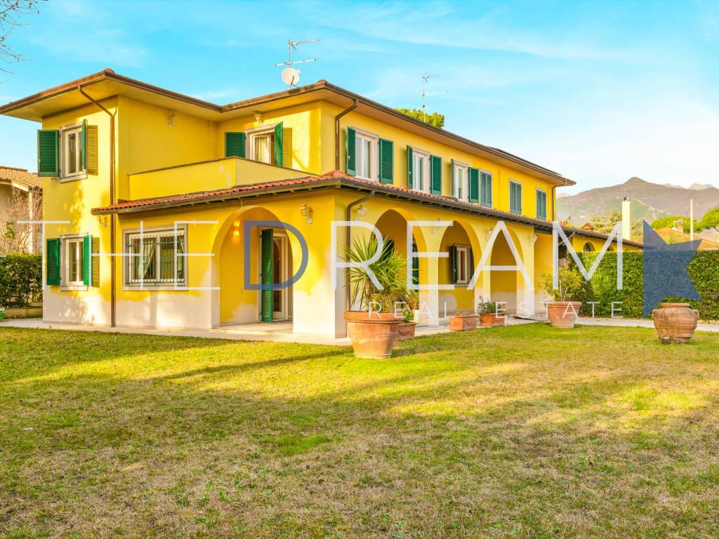 Villa a Forte dei marmi in Via Ludovico Ariosto, 27 - Foto 4