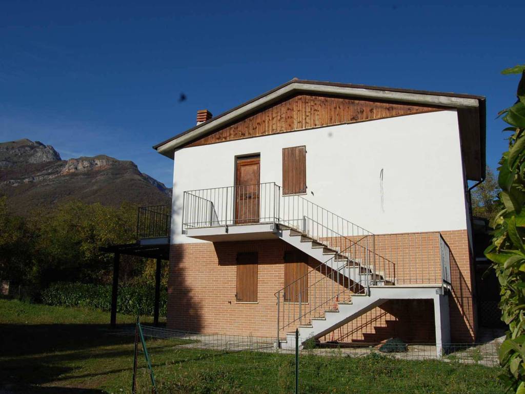 Villa a Sarnano in Contrada Brilli - Foto 2