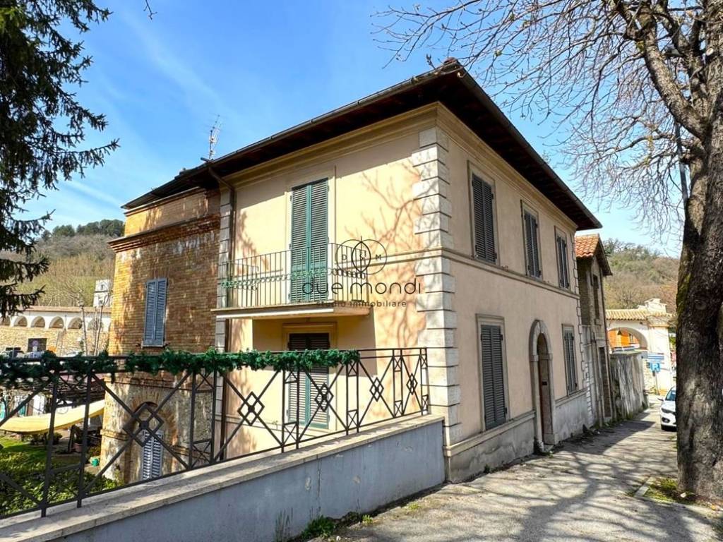 Villa a Spoleto in Viale Martiri della Resistenza, 35 - Foto 2