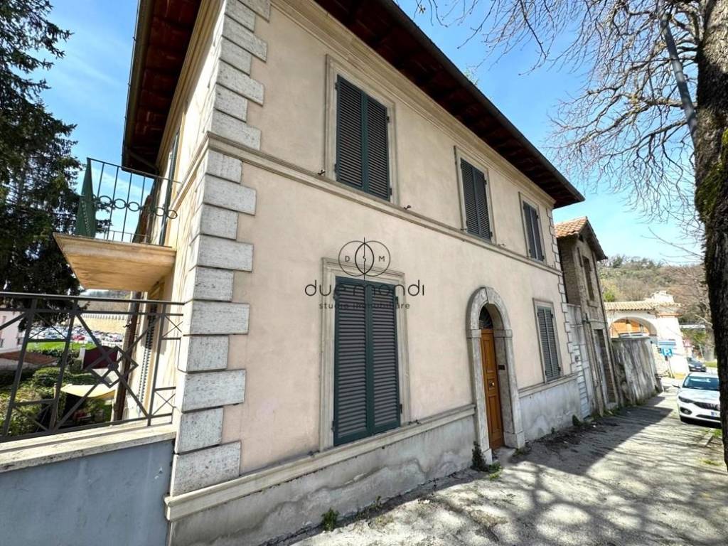 Villa a Spoleto in Viale Martiri della Resistenza, 35 - Foto 3