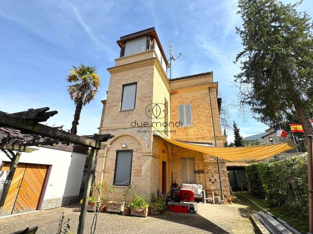 Villa a Spoleto in Viale Martiri della Resistenza, 35 - Foto 5