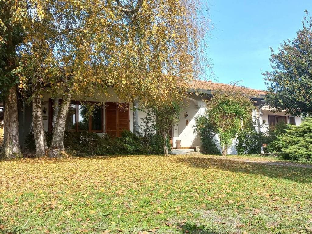 Villa a Castronno in Via Sacro Monte, 48 - Foto 2