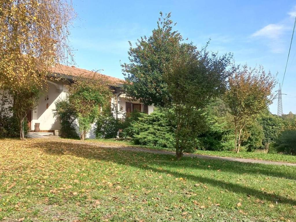 Villa a Castronno in Via Sacro Monte, 48 - Foto 3