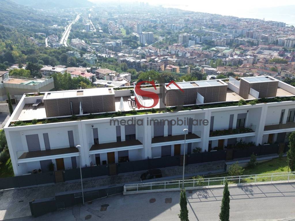 Villetta a schiera a Salerno in Via Panoramica per Giovi - Foto 4