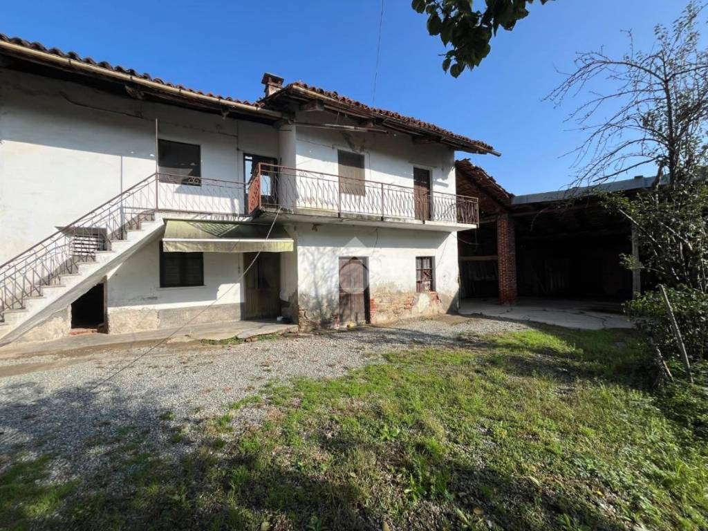 Casa indipendente a Revello in Via Vecchia della Valle, 7 - Foto 3