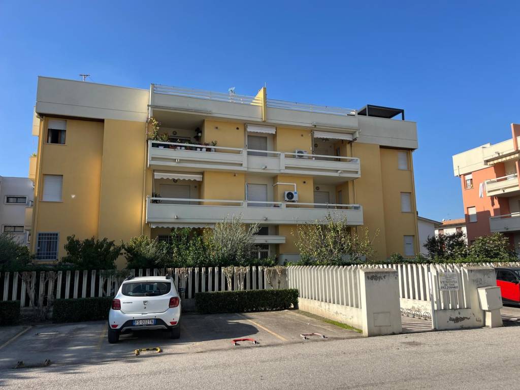 Appartamento a Alba adriatica in Via Rodi, 7 - Foto 2