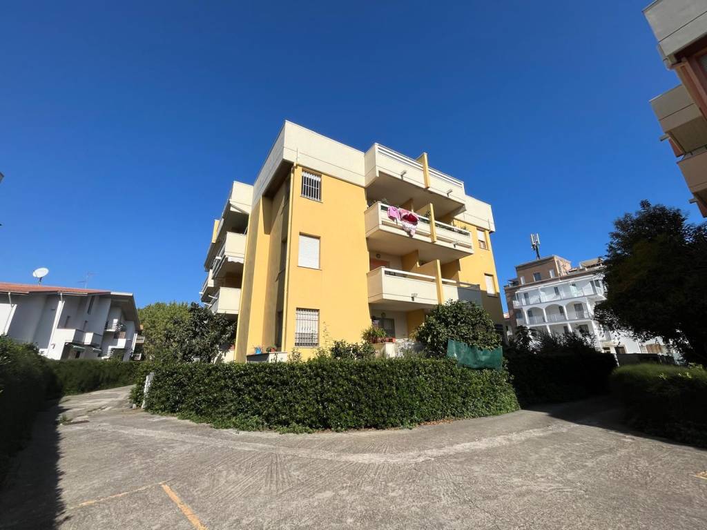 Appartamento a Alba adriatica in Via Rodi, 7 - Foto 3