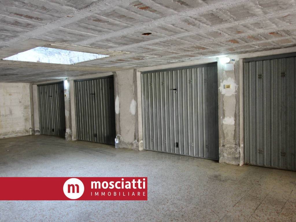 Box / garage a Matelica in Via Don Enrico Pocognoni, 9 - Foto 2