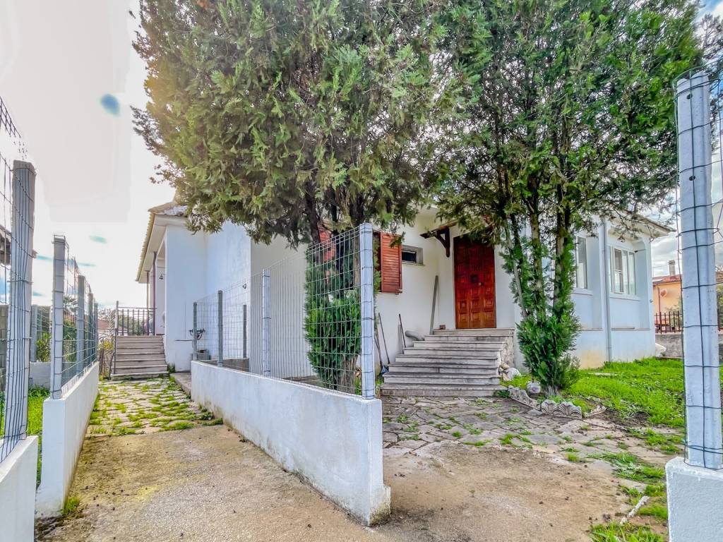 Villa a Aprilia in Via Crati - Foto 2