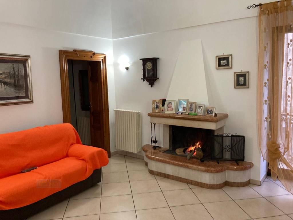 Casa indipendente a Ceglie messapica in Via Panzera - Foto 4