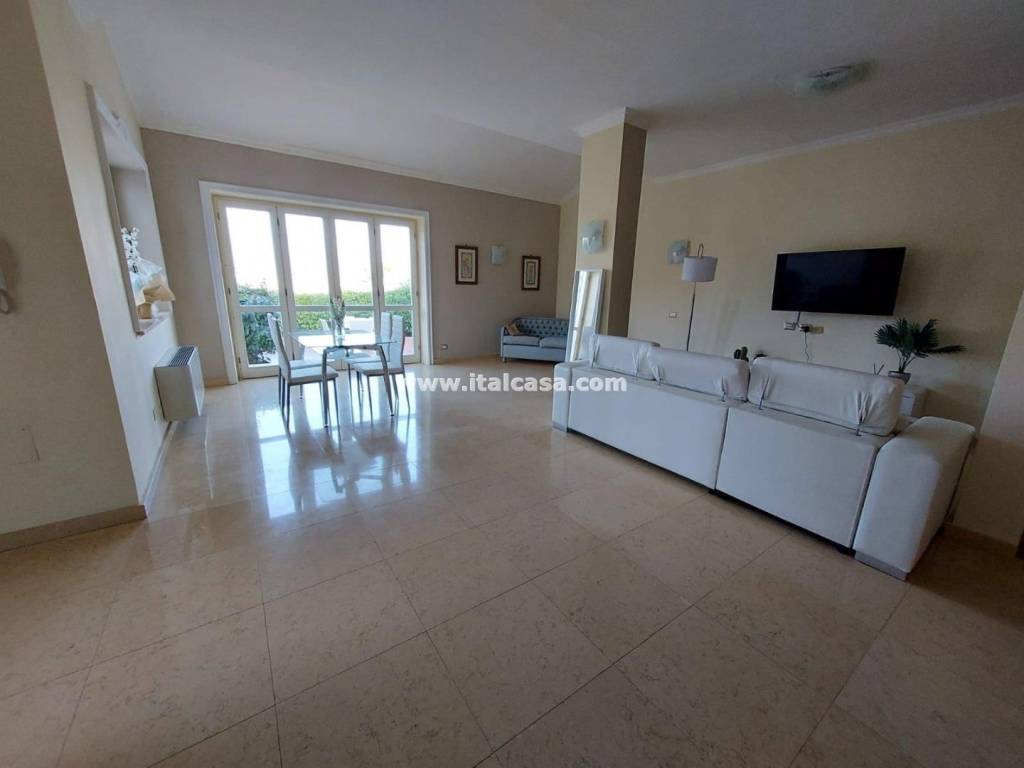 Villa a Crotone in Viale Magna Grecia - Foto 2