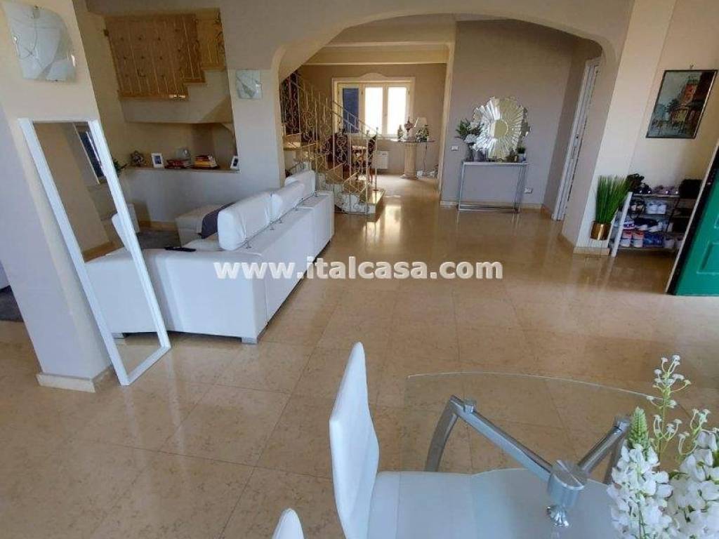 Villa a Crotone in Viale Magna Grecia - Foto 3