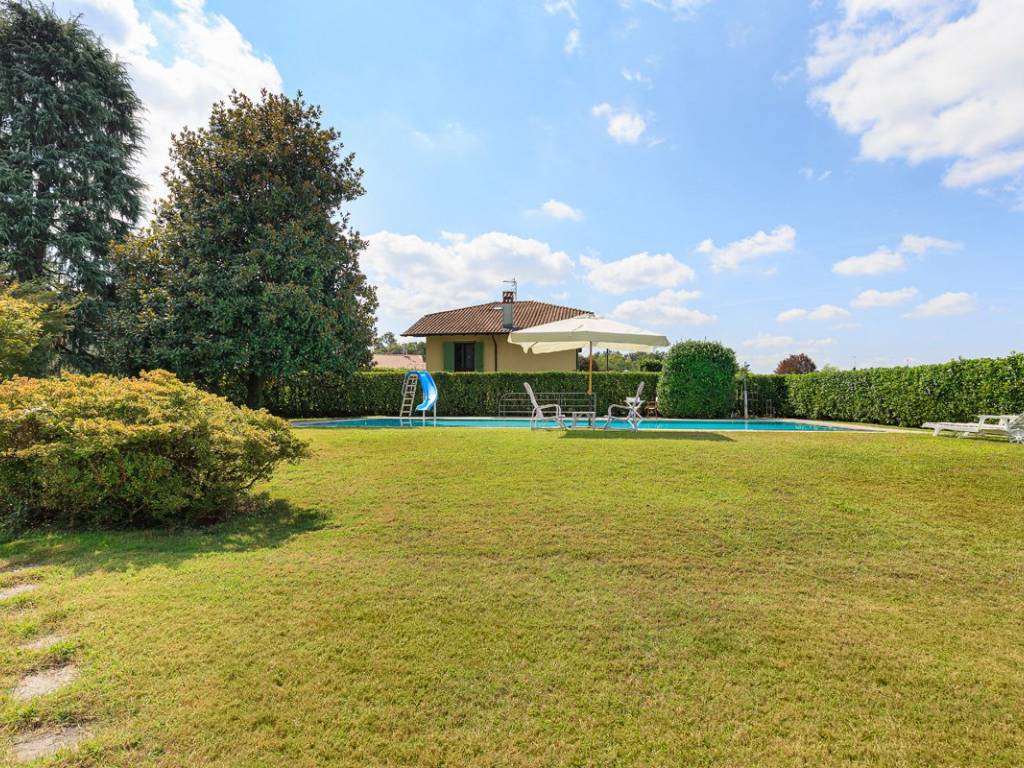 Villa a Castelletto sopra ticino in Via Giacomo Leopardi, 24 - Foto 4