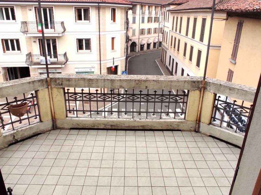 Appartamento a Barzanò in Piazza Fratelli Besana - Foto 2